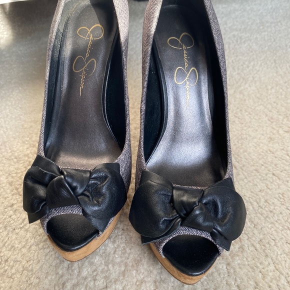Jessica Simpson’s Para Tailor Grey Open toe heels. - Picture 2 of 12